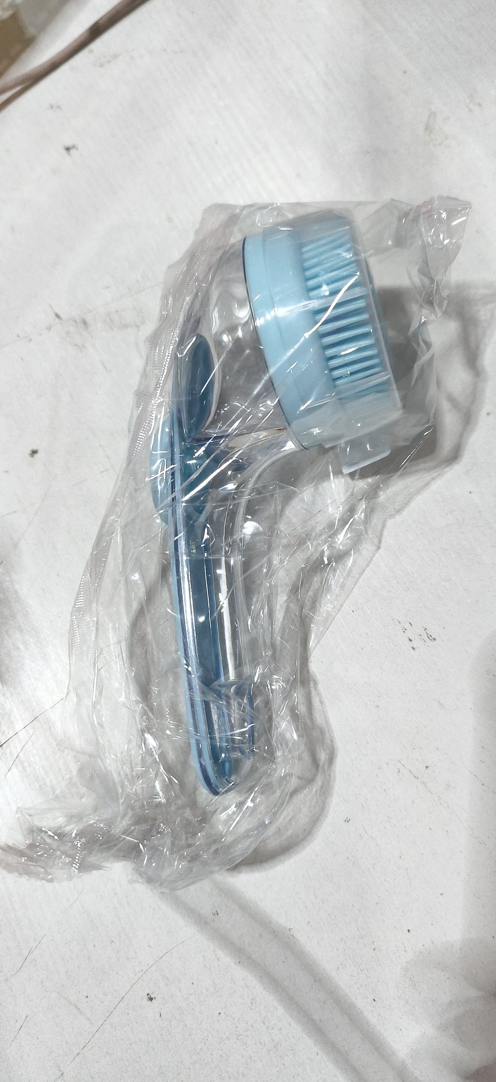 Long-handle pet bath brush for cats and dogs — product view 3